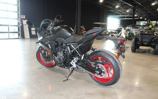 2027 Suzuki GSX800FROM7