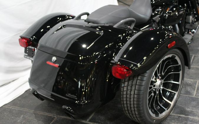 FLTRT 2025 Road Glide® 3