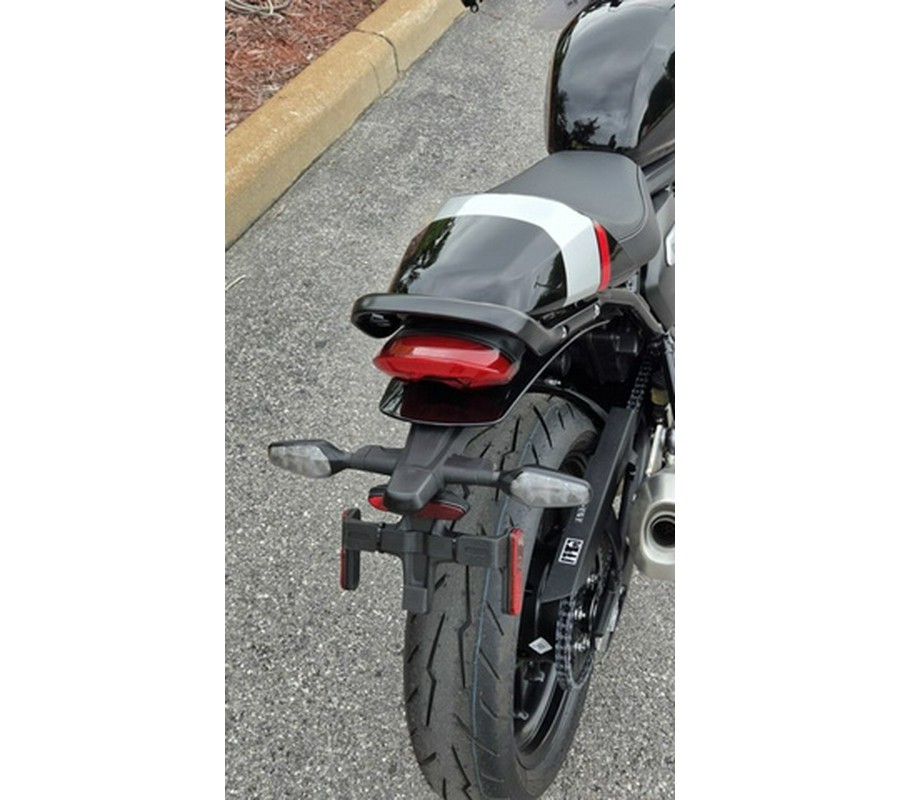 2026 Triumph Thruxton 400 Phantom Black Aluminium Silver