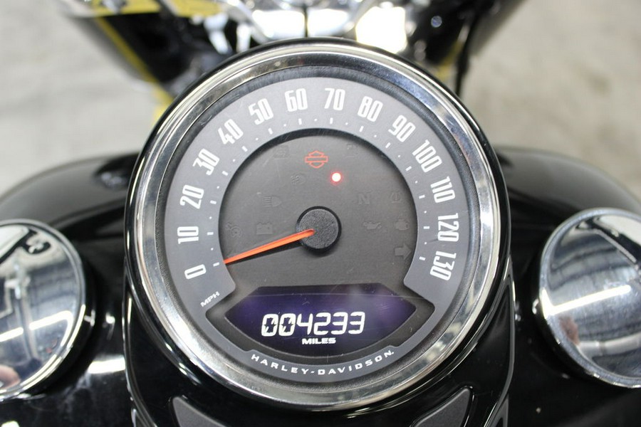 2021 Harley-Davidson® FLSL - Softail Slim®