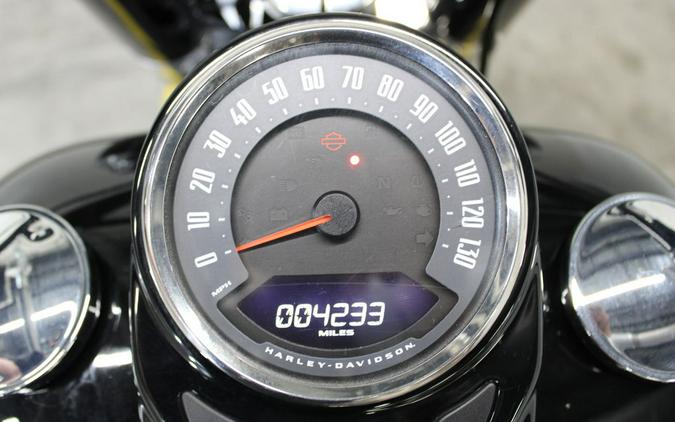 2021 Harley-Davidson® FLSL - Softail Slim®
