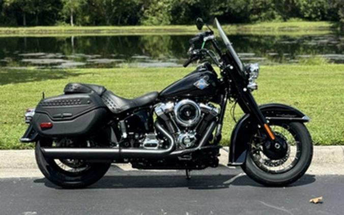 2025 Harley-Davidson Softail FLHC - Heritage Classic