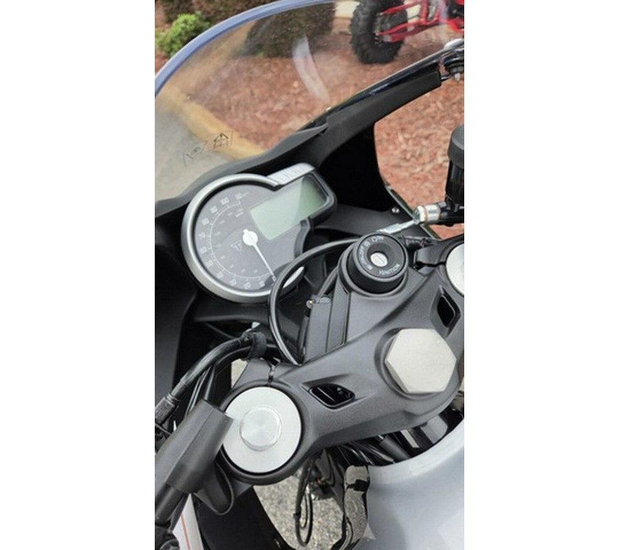 2026 Triumph Thruxton 400 Phantom Black Aluminium Silver