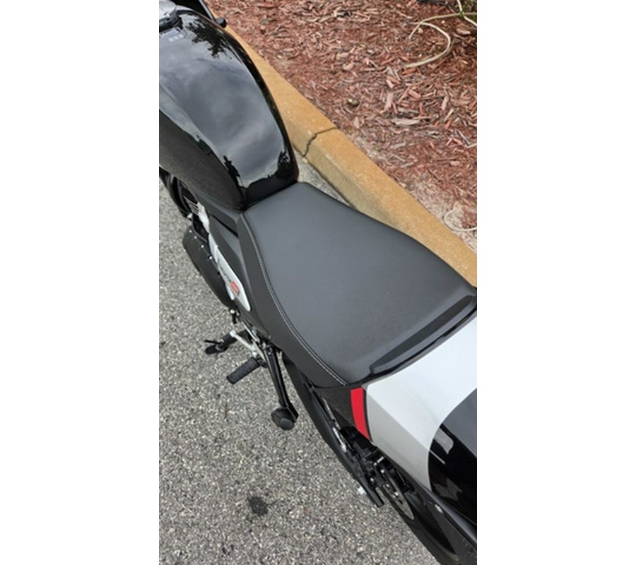 2026 Triumph Thruxton 400 Phantom Black Aluminium Silver