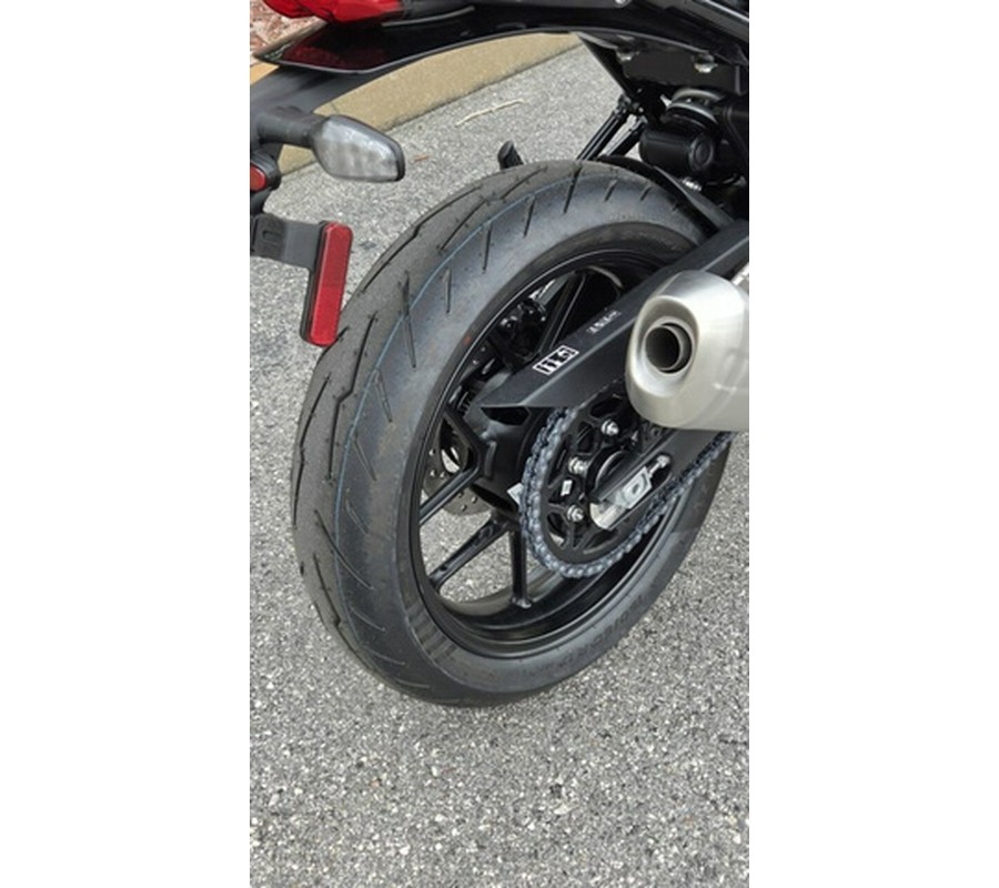 2026 Triumph Thruxton 400 Phantom Black Aluminium Silver