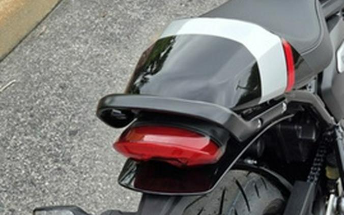 2026 Triumph Thruxton 400 Phantom Black Aluminium Silver