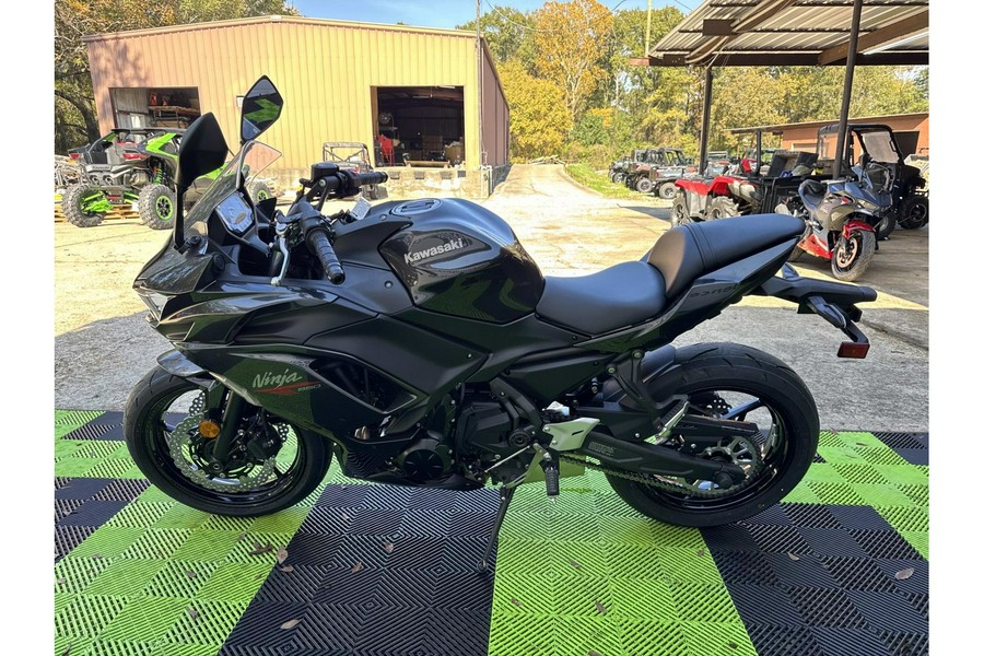 2026 Kawasaki Ninja® 650 Base