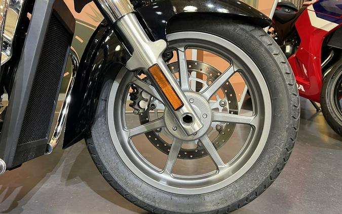 2017 Suzuki Boulevard C90T Glass Sparkle Black