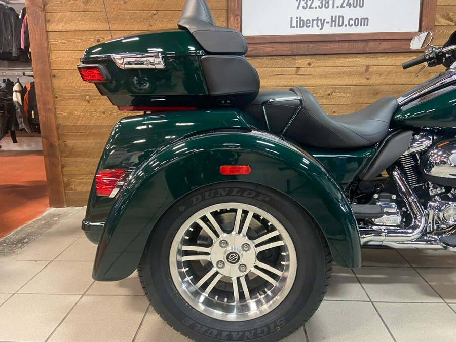 2024 Harley-Davidson Tri Glide Ultra Alpine Green / Vivid Black FLHTCUTG