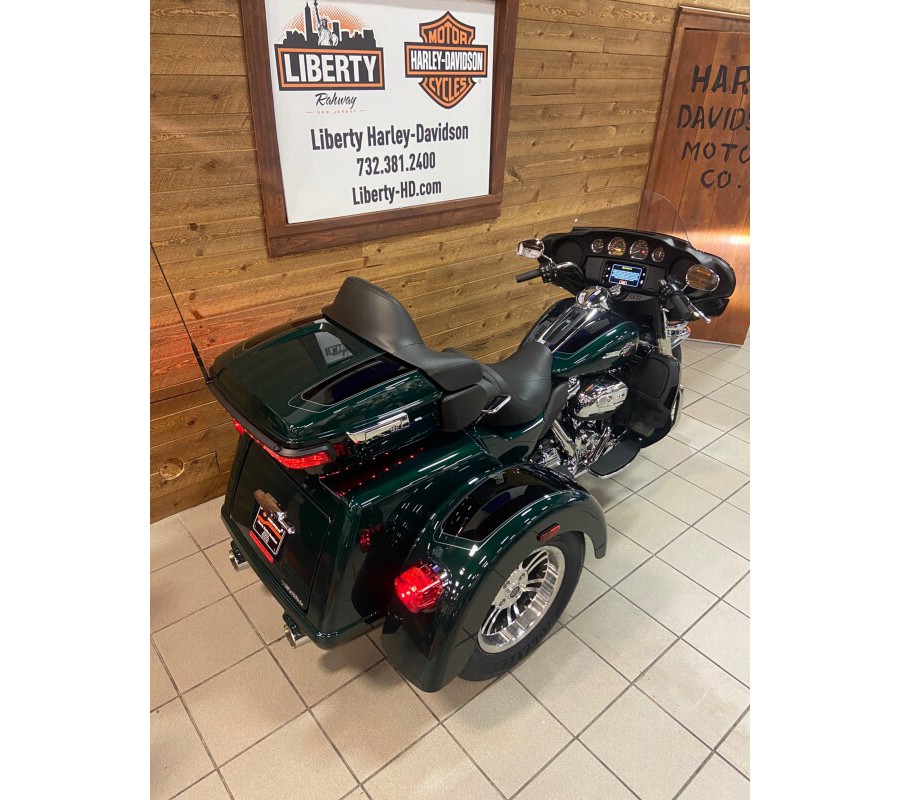 2024 Harley-Davidson Tri Glide Ultra Alpine Green / Vivid Black FLHTCUTG