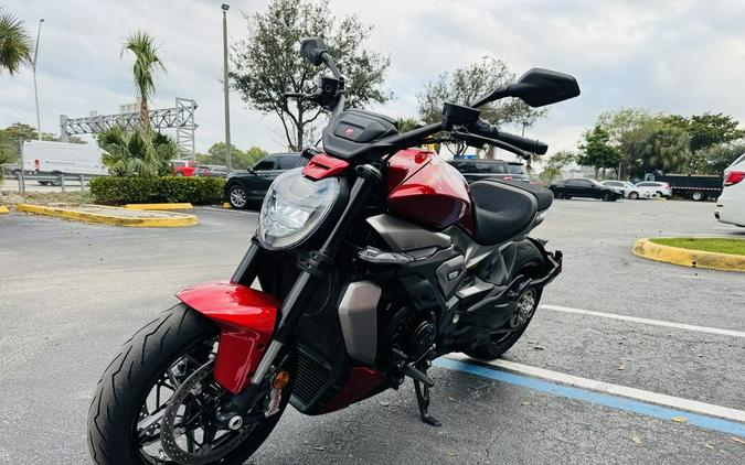 2026 Ducati XDiavel V4 Burning Red