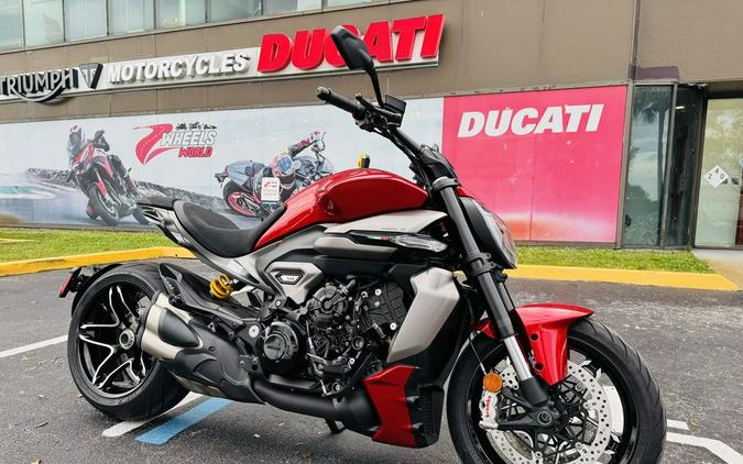 2026 Ducati XDiavel V4 Burning Red