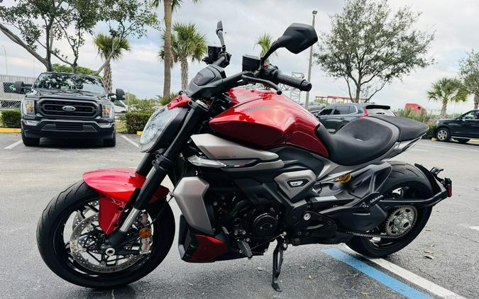2026 Ducati XDiavel V4 Burning Red