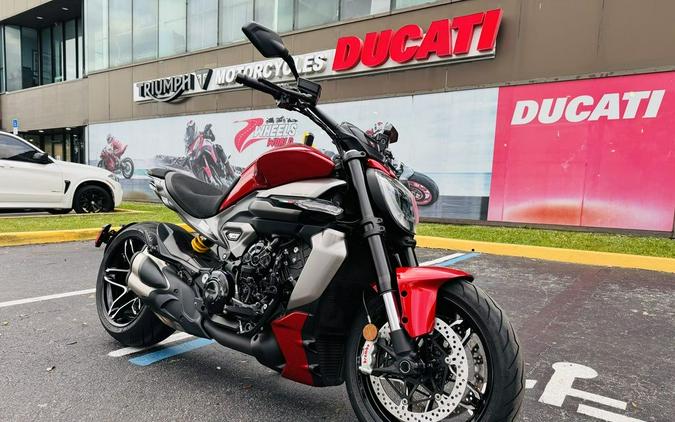 2026 Ducati XDiavel V4 Burning Red