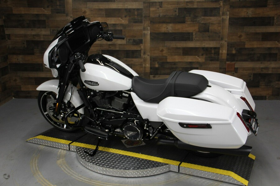 2024 Harley-Davidson Street Glide® White Onyx Pearl - Black Finish