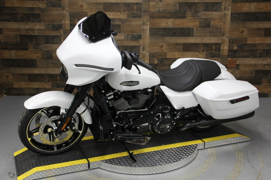 2024 Harley-Davidson Street Glide® White Onyx Pearl - Black Finish