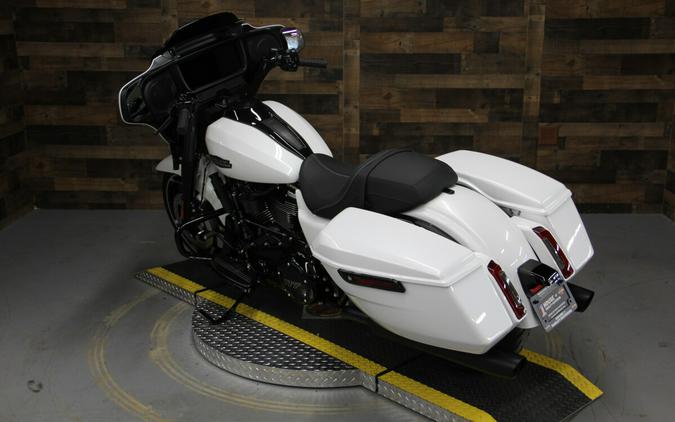 2024 Harley-Davidson Street Glide® White Onyx Pearl - Black Finish