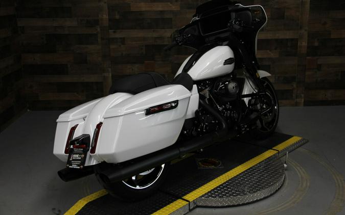 2024 Harley-Davidson Street Glide® White Onyx Pearl - Black Finish