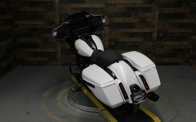 2024 Harley-Davidson Street Glide® White Onyx Pearl - Black Finish