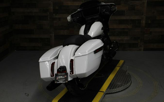 2024 Harley-Davidson Street Glide® White Onyx Pearl - Black Finish