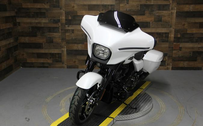 2024 Harley-Davidson Street Glide® White Onyx Pearl - Black Finish