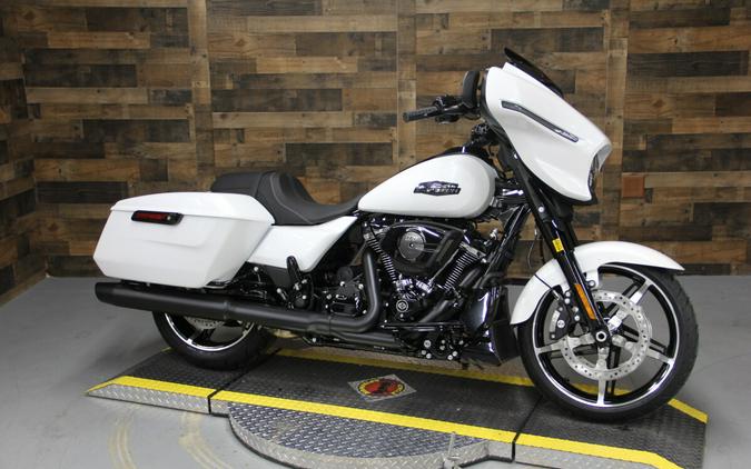 2024 Harley-Davidson Street Glide® White Onyx Pearl - Black Finish