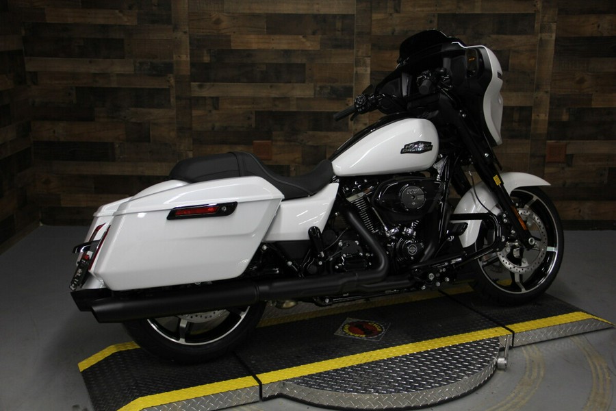 2024 Harley-Davidson Street Glide® White Onyx Pearl - Black Finish