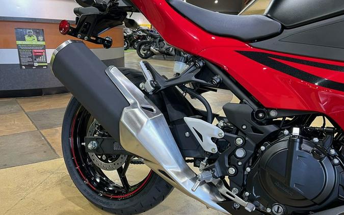 2024 Kawasaki Ninja 500 ABS Passion Red/Metallic Flat Spark Bla ABS