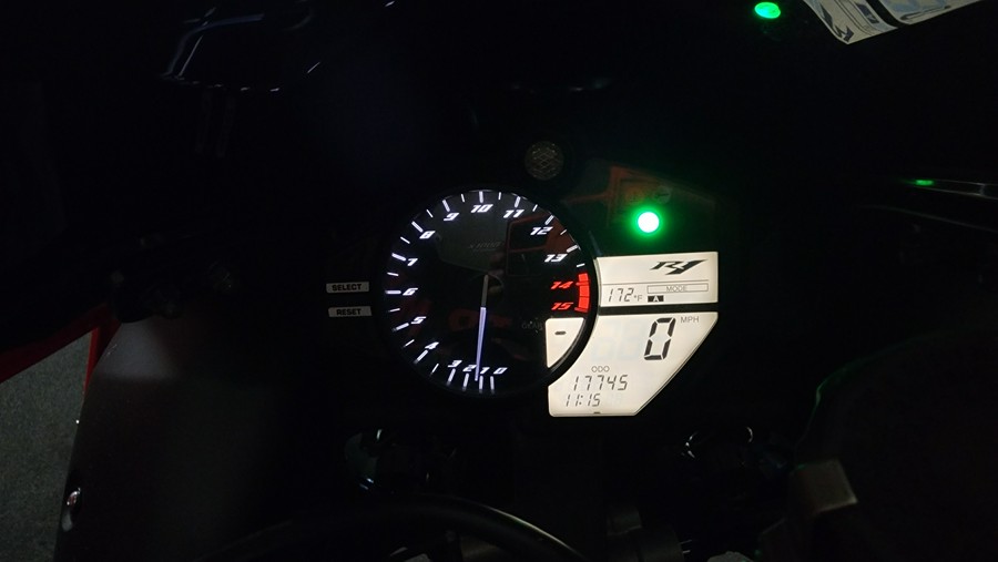 2014 YAMAHA YZF-R1 - F016814