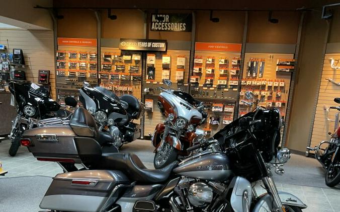 2014 Harley-Davidson® Ultra Limited Two-Tone Charcoal Pearl/Brilliant Silver Pearl