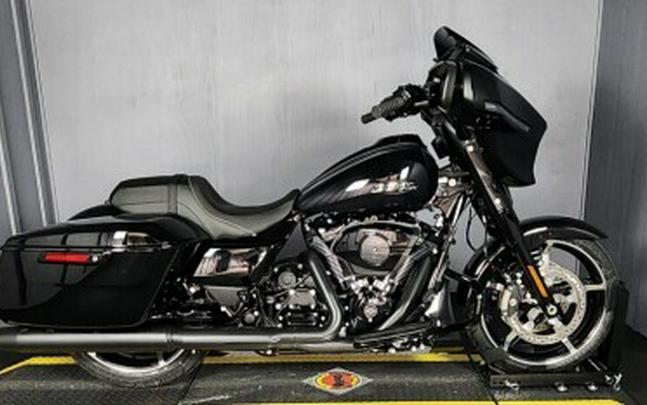 2026 Harley-Davidson® Street Glide® FLHX VIVID BLACK
