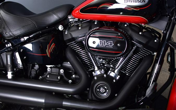 2022 Harley-Davidson Heritage Classic 114 Redline Red/Vivid Black (Black Finish w/Laced Wheels)