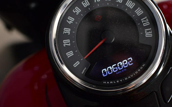 2022 Harley-Davidson Heritage Classic 114 Redline Red/Vivid Black (Black Finish w/Laced Wheels)