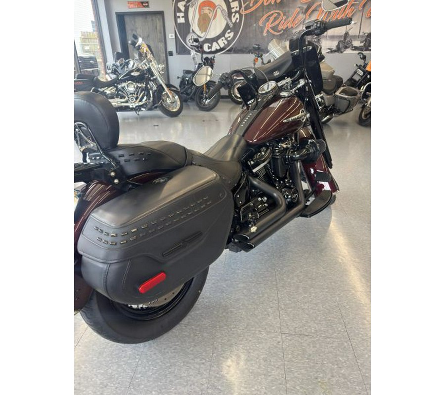 2018 Harley-Davidson FLHCS Heritage Classic 114