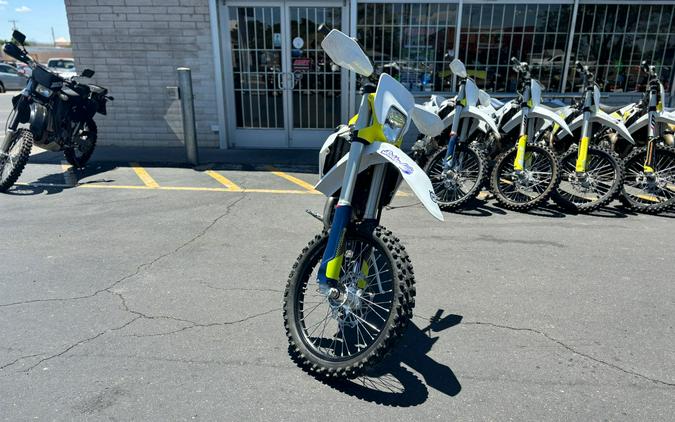 2024 Husqvarna FE 450 ** STREET LEAGEL **