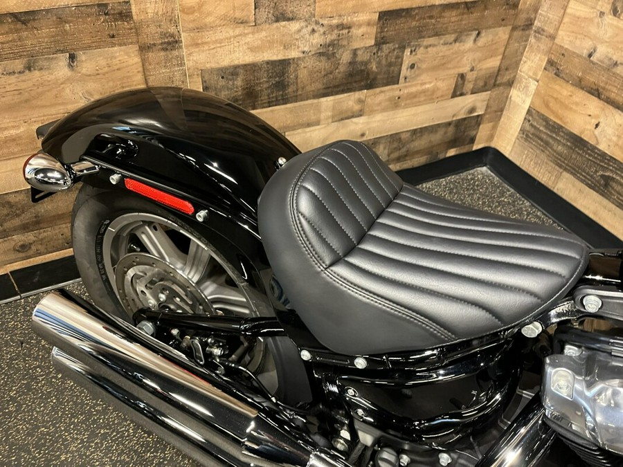 2022 Harley-Davidson® Softail Standard® Vivid Black FXST