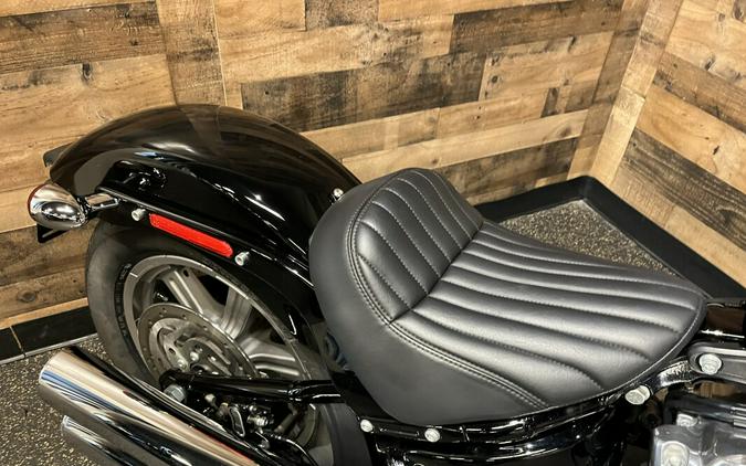 2022 Harley-Davidson® Softail Standard® Vivid Black FXST