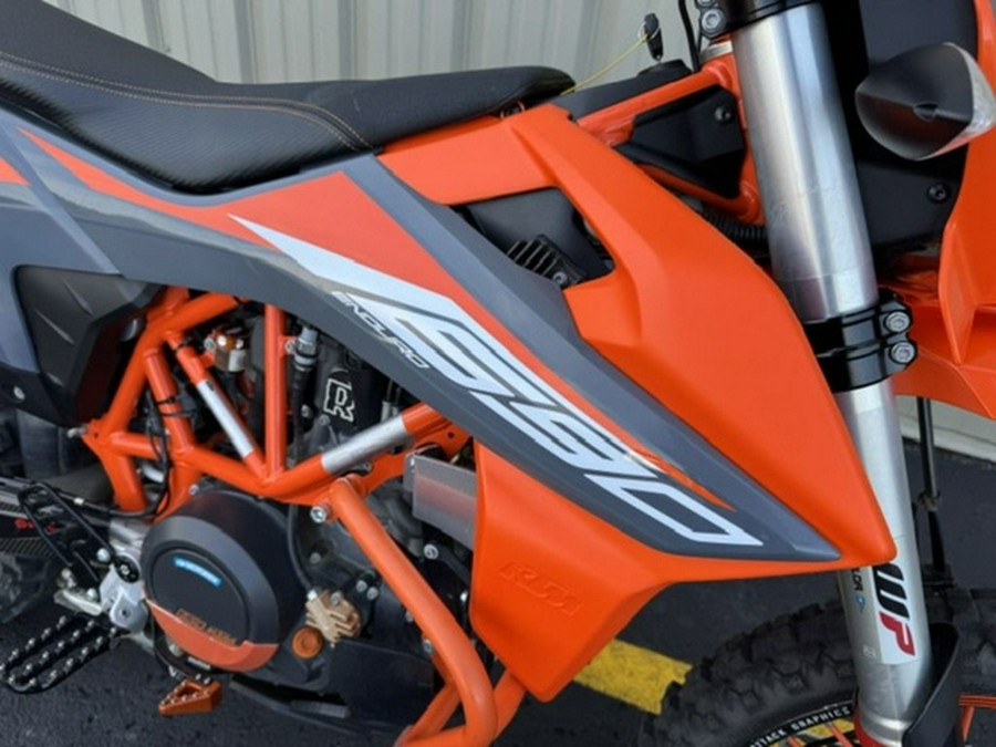 2022 KTM 690 Enduro R