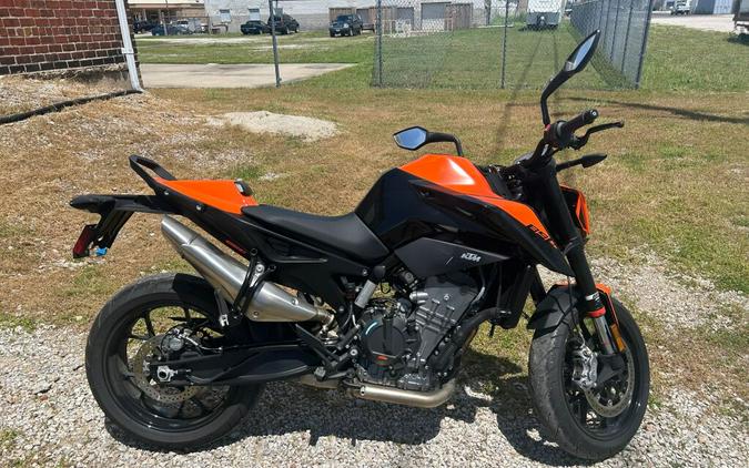 2021 KTM Duke 890 R