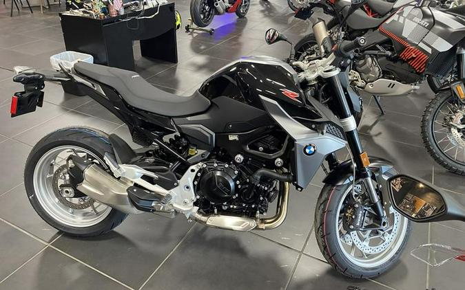 2024 BMW F 900 R Triple black