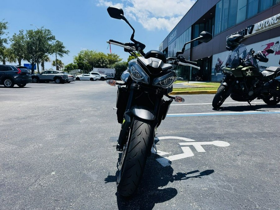 2024 Triumph Street Triple 765 R Silver Ice