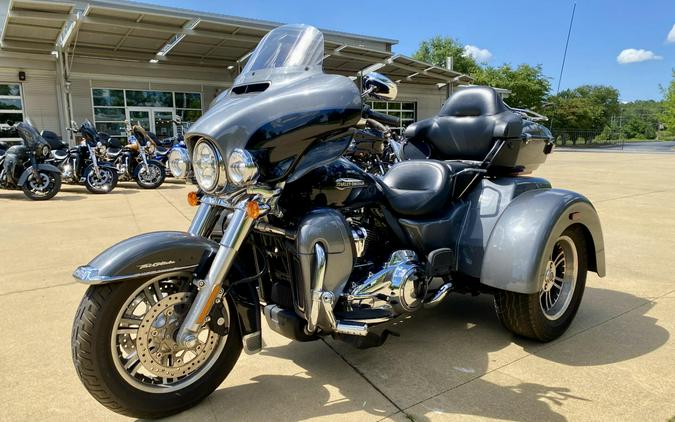 2021 Harley-Davidson® Tri Glide® Ultra Gauntlet Gray Metallic/Vivid Black
