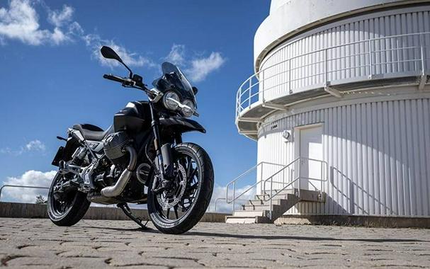 2025 Moto Guzzi V85 Strada