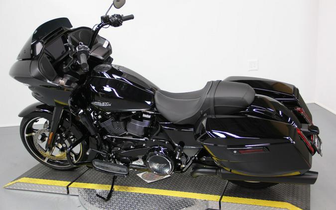 2025 Harley-Davidson® Road Glide® Vivid Black - Black Finish