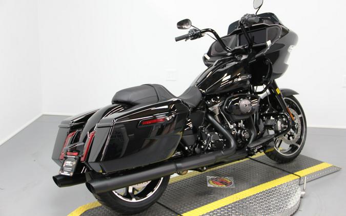 2025 Harley-Davidson® Road Glide® Vivid Black - Black Finish