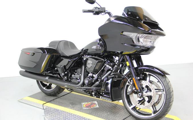 2025 Harley-Davidson® Road Glide® Vivid Black - Black Finish