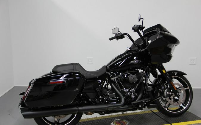 2025 Harley-Davidson® Road Glide® Vivid Black - Black Finish