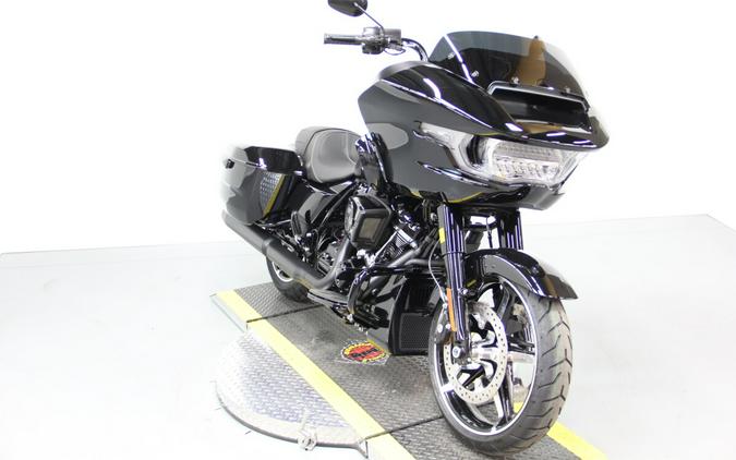 2025 Harley-Davidson® Road Glide® Vivid Black - Black Finish