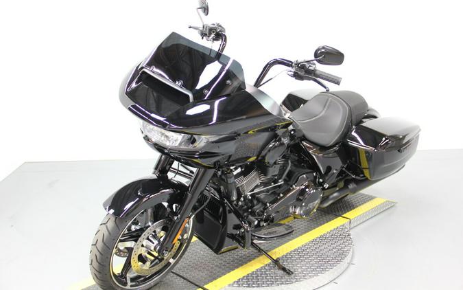 2025 Harley-Davidson® Road Glide® Vivid Black - Black Finish