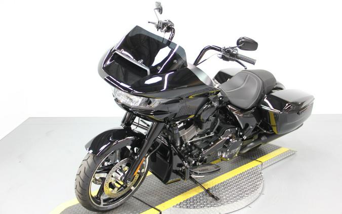 2025 Harley-Davidson® Road Glide® Vivid Black - Black Finish